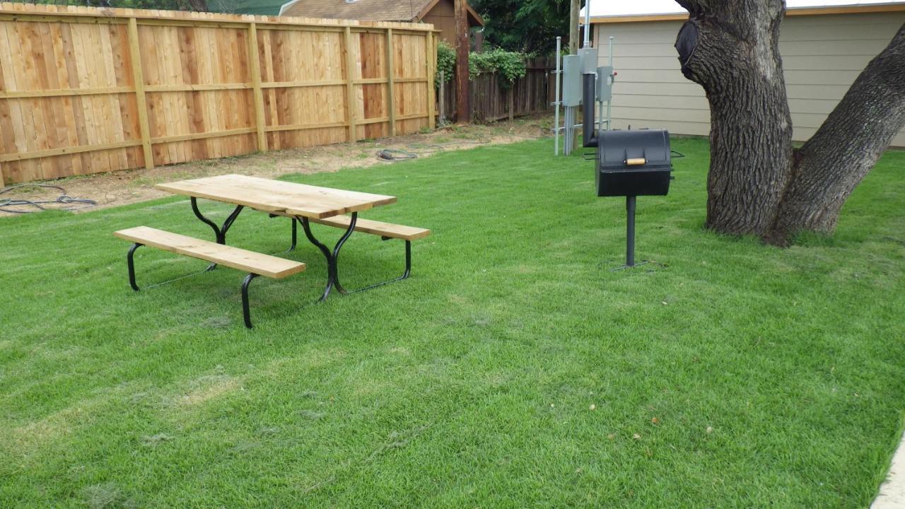 Brush Country Lodge Pleasanton Εξωτερικό φωτογραφία